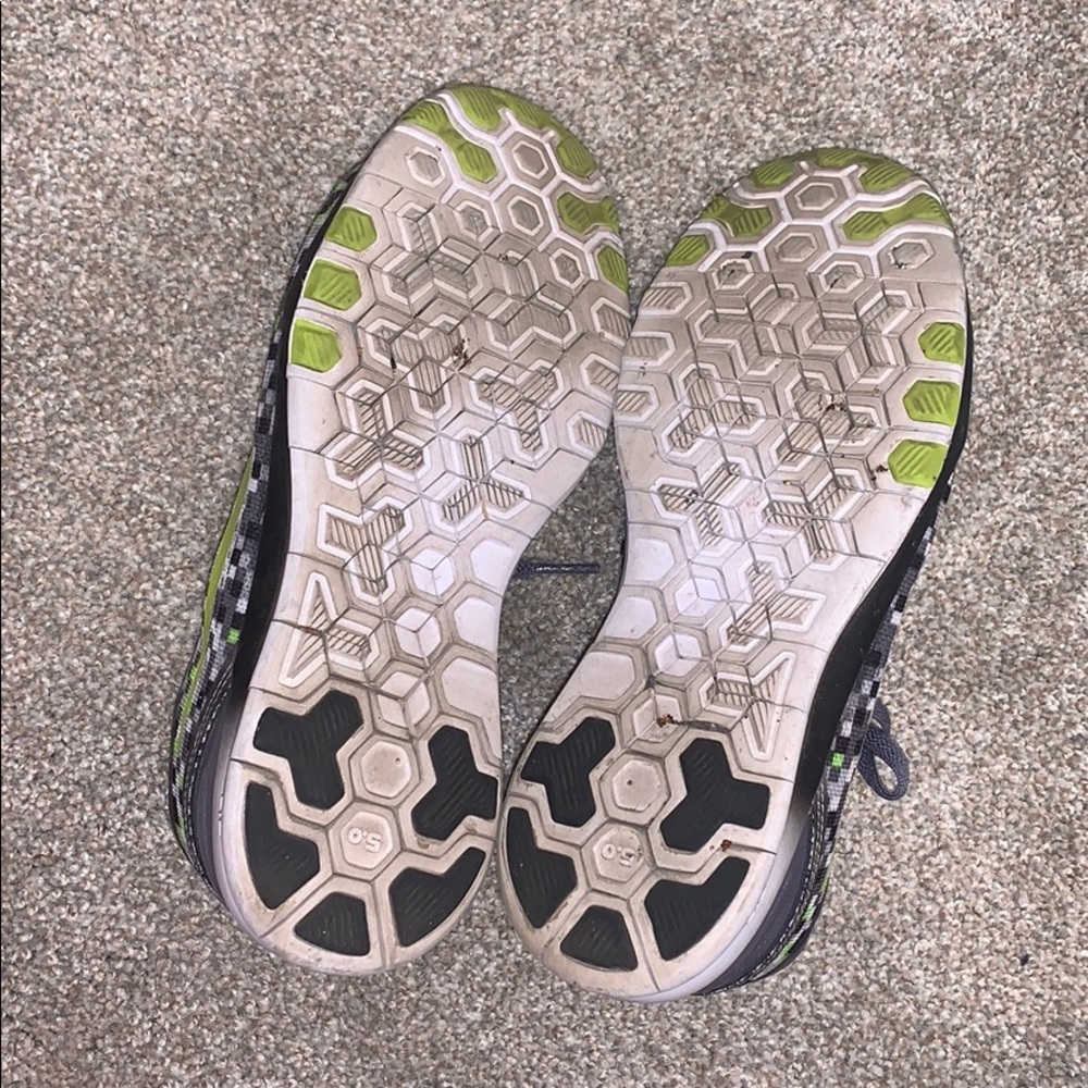 Size 7.5 woman’s NIKE shoes - Picture 3 of 7